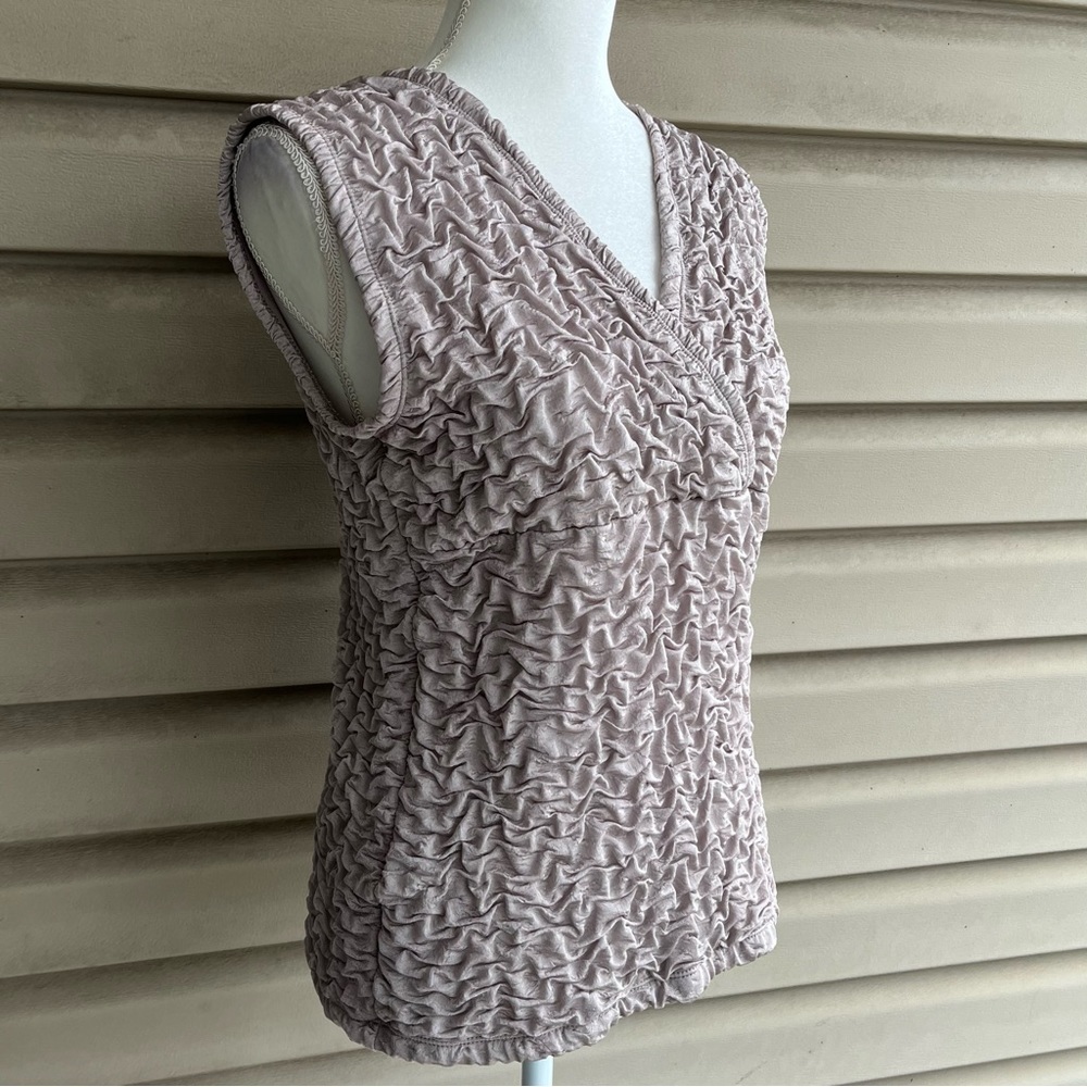 •Renuar• Puckered Sleeveless Blouse in Taupe - Size Large - Picture 4 of 8